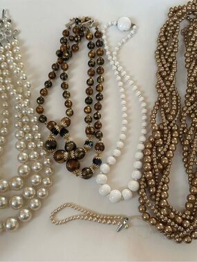 Women’s Vintage lot of necklaces and bracelets